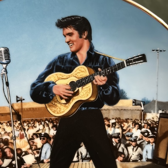 ELVIS PRESLEY Wall Plate “Back in Tupelo, 1956” Elvis Presley Enterprises - Picture 3 of 5